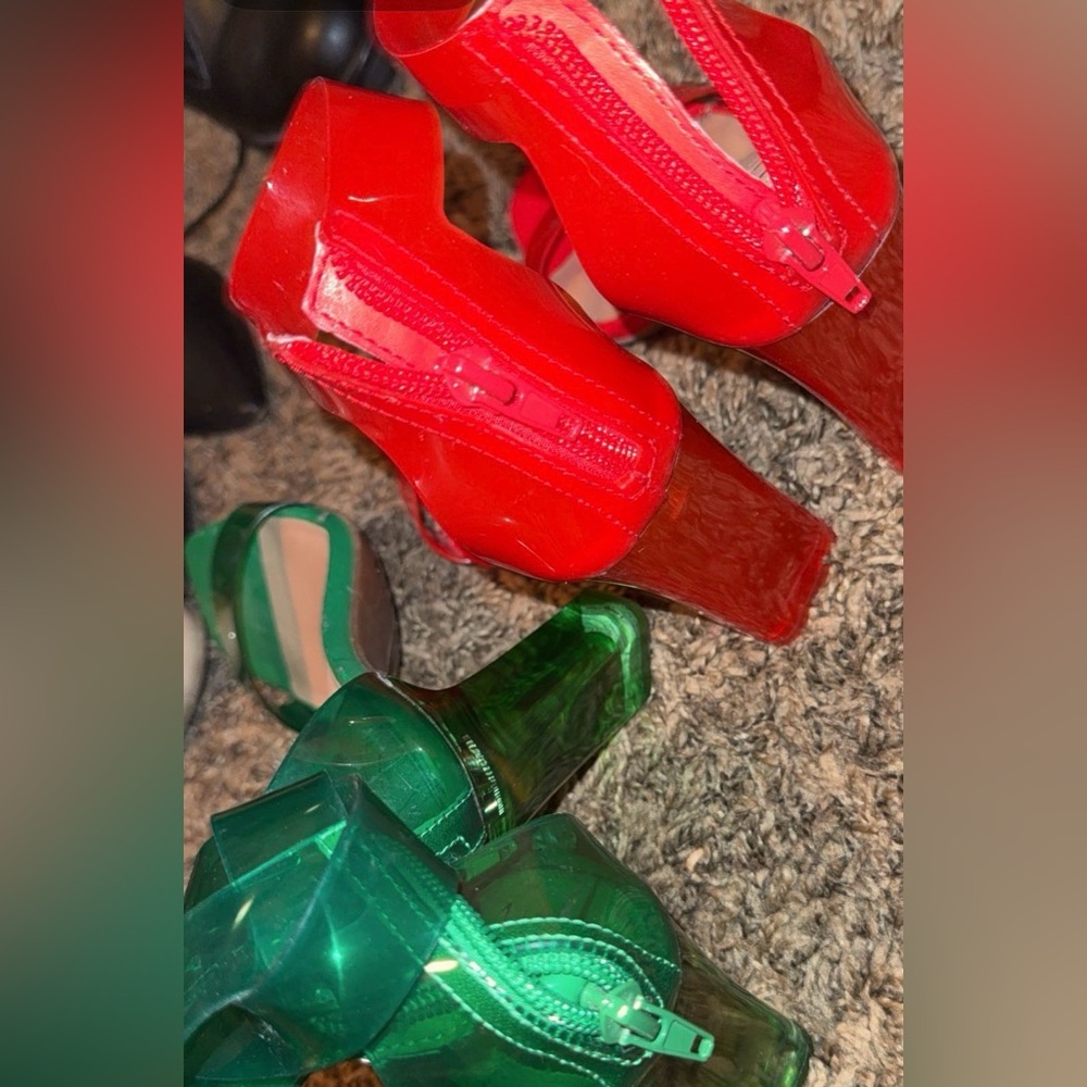 INC International Concepts Red and Green Patent Block Heel Sandals 5.5 - Picture 2 of 2